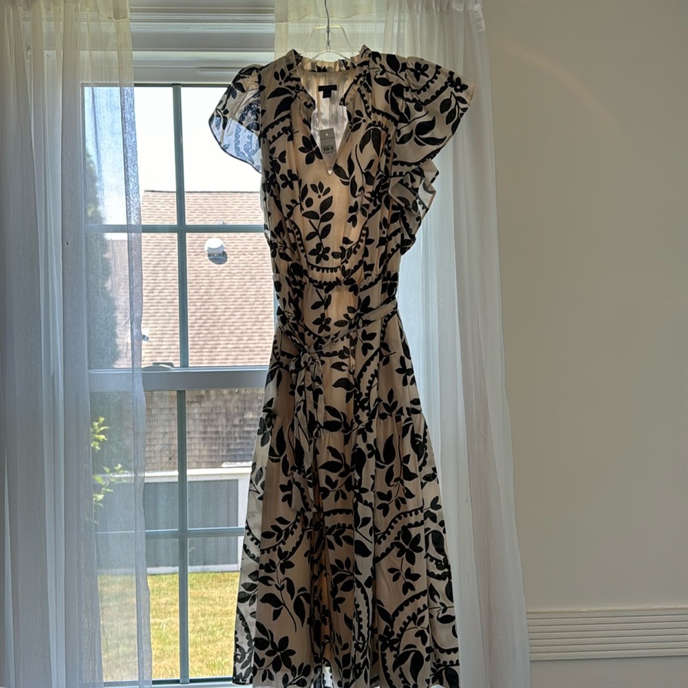 Size Medium Ann Taylor Dress. Tags on, never worn!